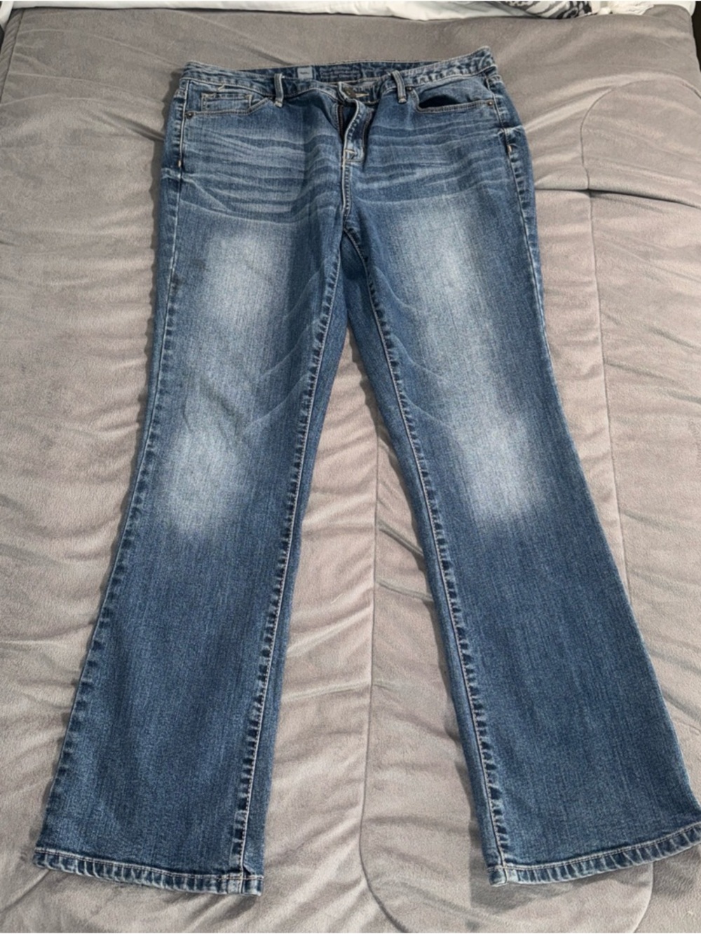 Massimo women’s curvy  bootcut Medium Blue Flared Jeans Sz 10 s/C